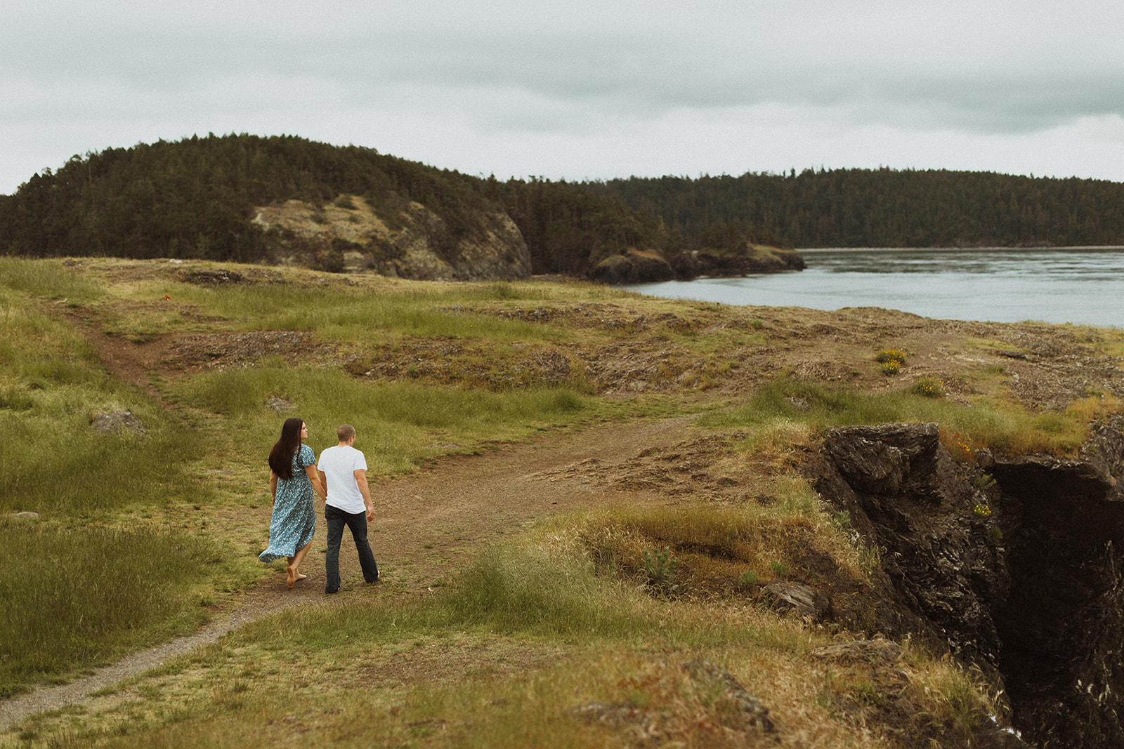 This mystic Washington elopement location, Deception Pass State Park, will make you feel like you are on the Cliffs of Moher in Ireland
