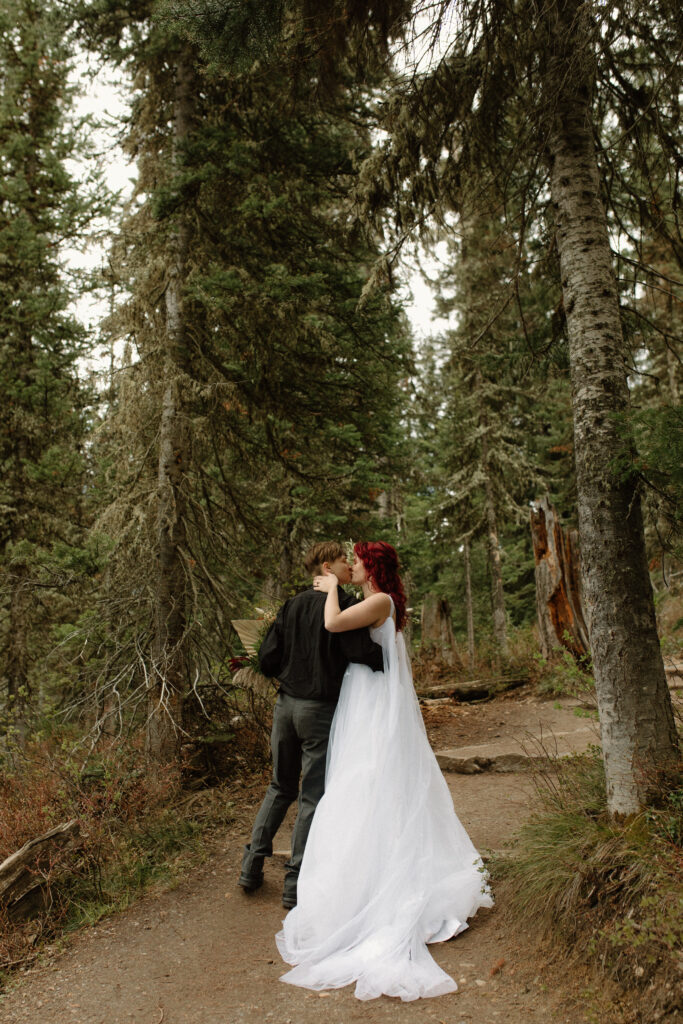 Washington elopement couple in a forest